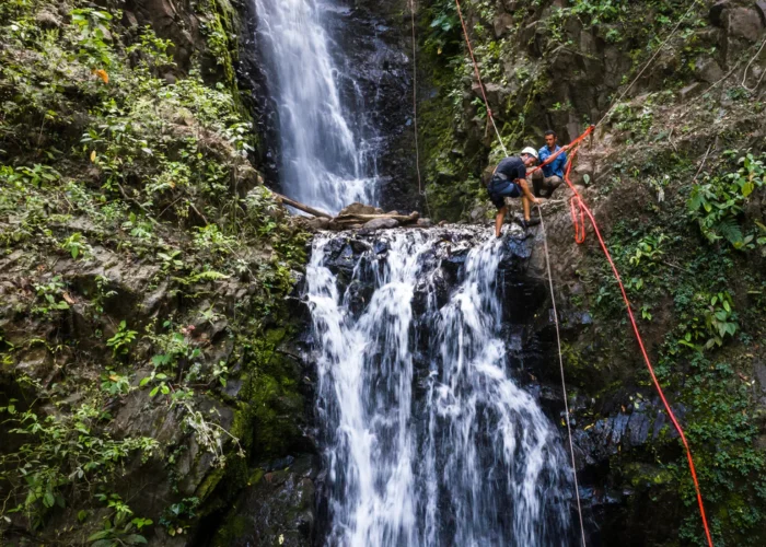 Arenal rappelling Arenal rappelling