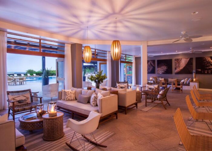 Galapagos Finch Bay lounge